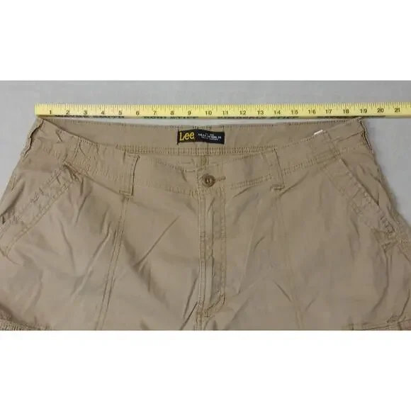 Lee's (40) Men's Tan Khaki Cargo Style Shorts - Picture 3 of 11